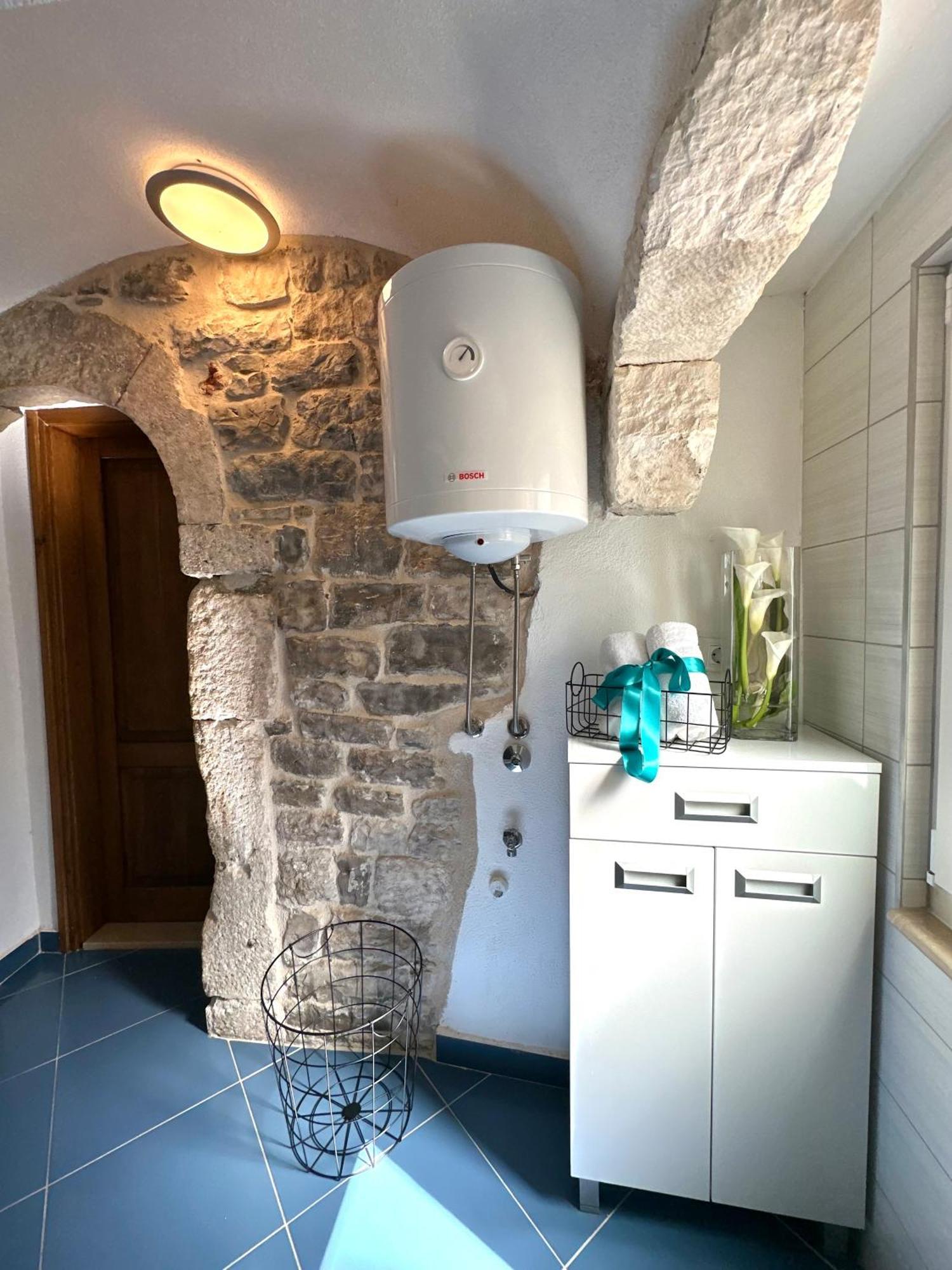 Diocletian Wine Studio Apartment II Split Exterior photo